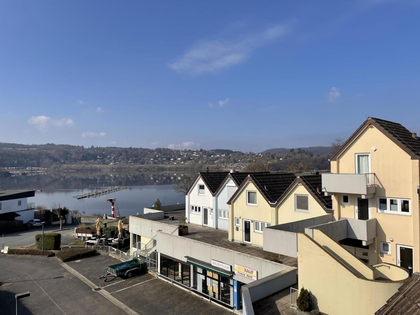 Gemutliche 93M2Fewo Mit 2 Schlafzimmern Und Seitlichem Seeblick Vom Balkon Scheid  エクステリア 写真